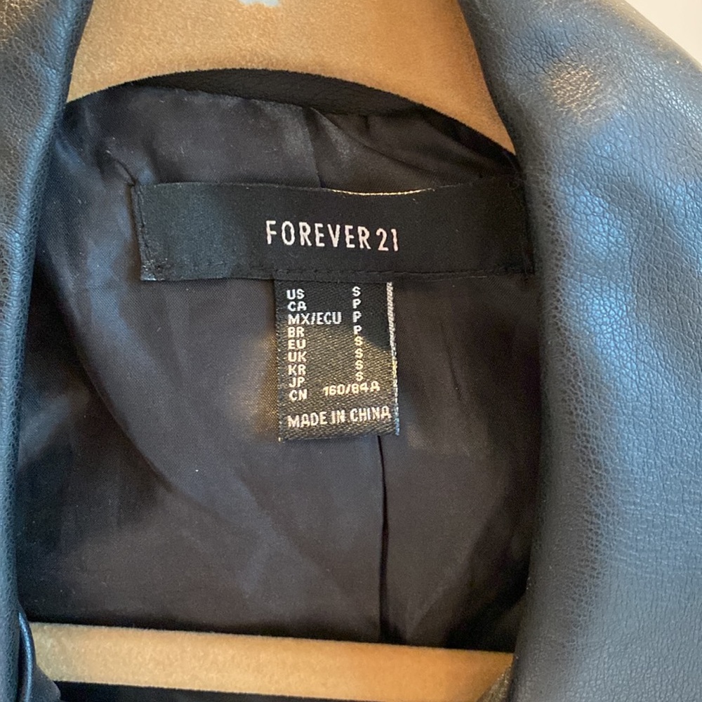 Forever 21 cropped faux leather jacket - Picture 4 of 14